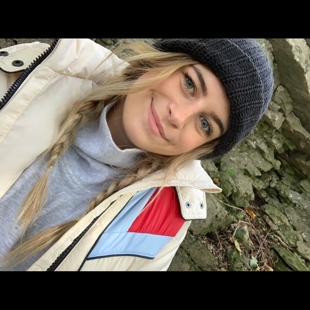 Meet your Posher, Olivia